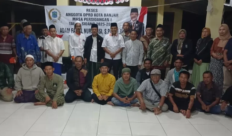 Anggota Fraksi PKS DPRD Kota Banjar, Adam Faisal Nursamsi, terima aspirasi pemekaran desa di Kecamatan Langensari, Kota Banjar pada Senin, 25 Agustus 2025.. (Foto: Arahpena.com/Ist)